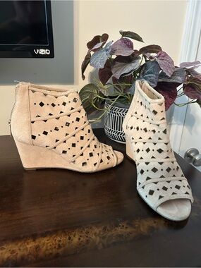 Michael Kors Uma Wedges